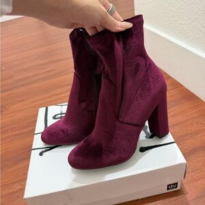 New Steve Madden Elegant Burgundy Velvet Ankle Boots
